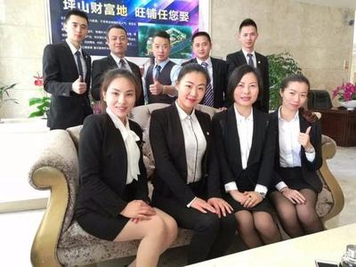 月入過萬卻飽受爭議 職業(yè)中介服務(wù)背后的輿論困境